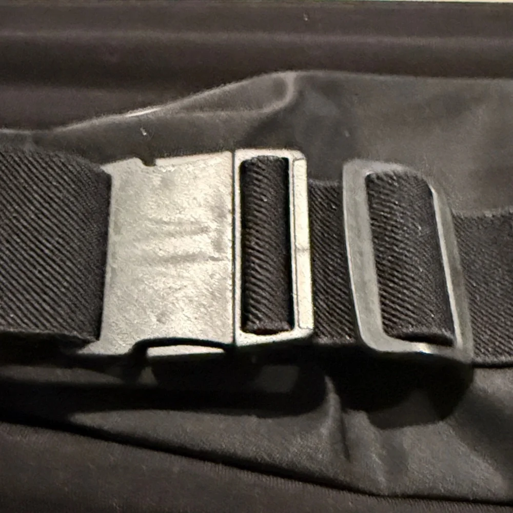 Fila Black Fitness waist band with Touchscreen phone & extra storage adjustable